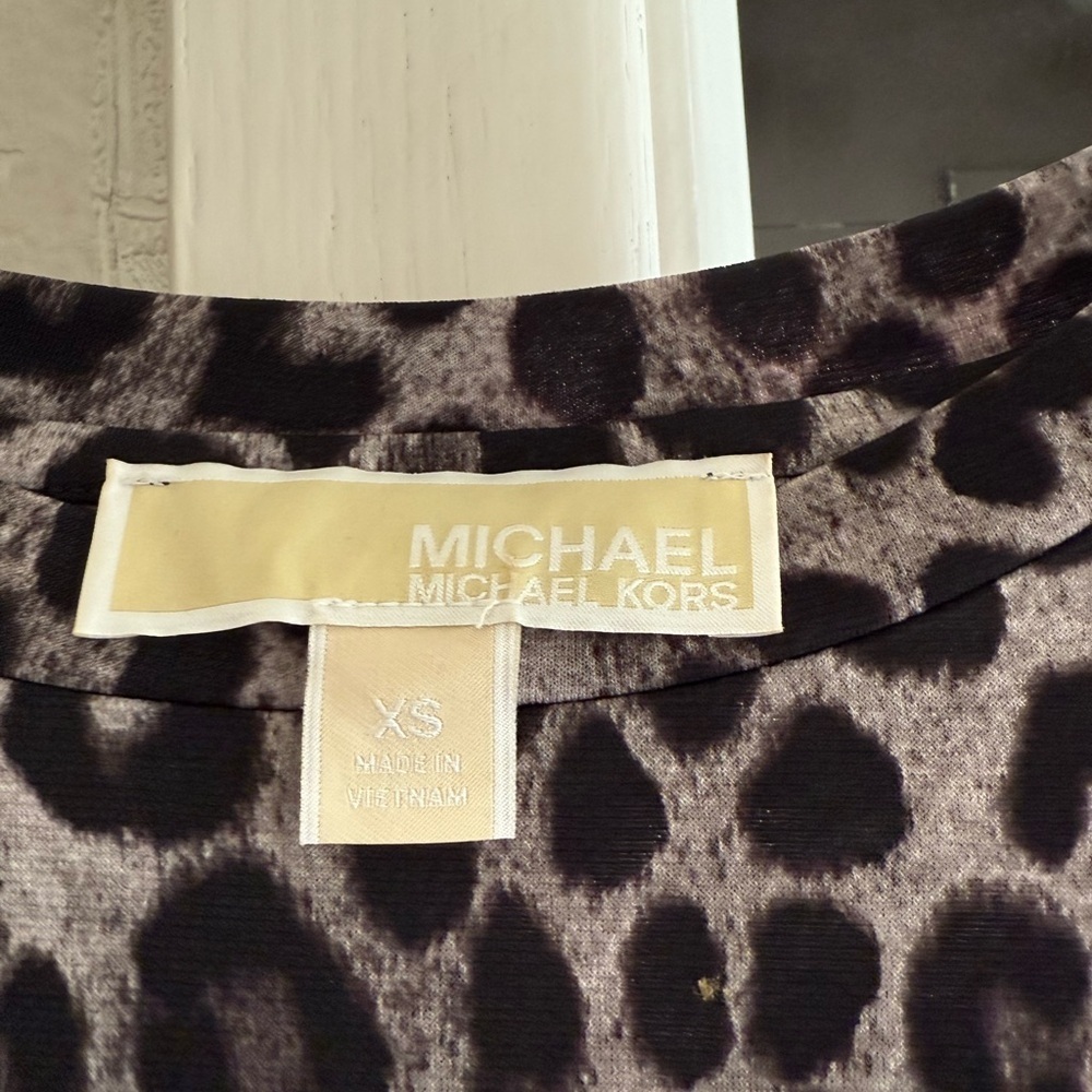 Michael Kors Grey and Black Boxy Short Sleeve Blouse - Picture 2 of 4